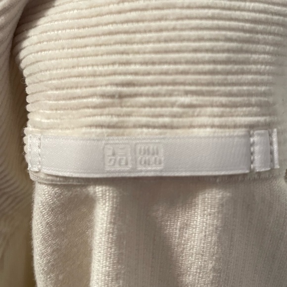 Uniqlo white cropped denim jacket, women’s size small. 100% cotton. - Picture 6 of 6